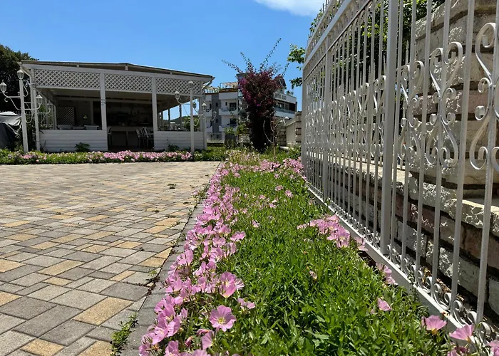 Villa August Ksamil